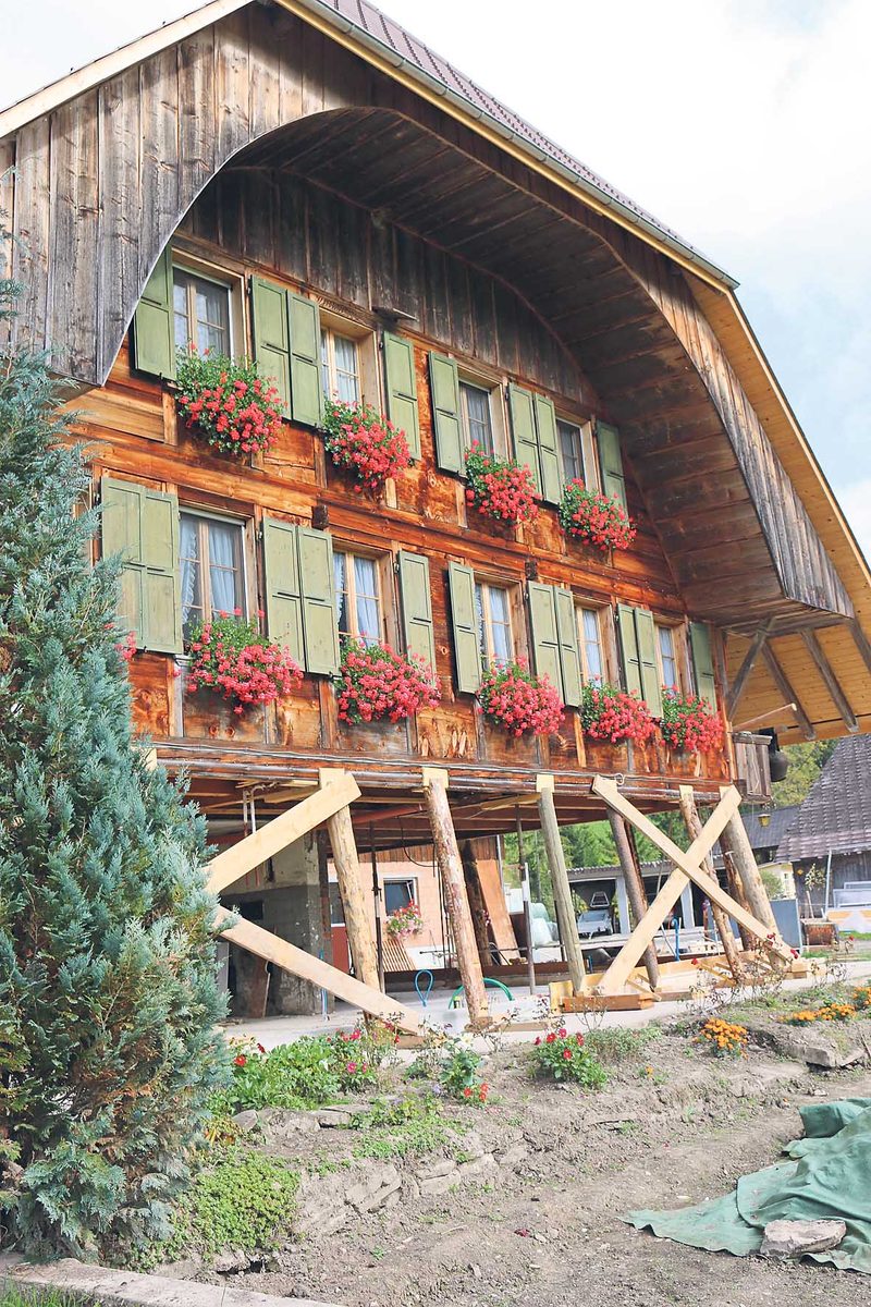 Das Erdgeschoss des Bauernhauses auf dem Schwand musste nach dem Unwetter im Juli 2014 komplett saniert werden. Heute lebt die Familie ...