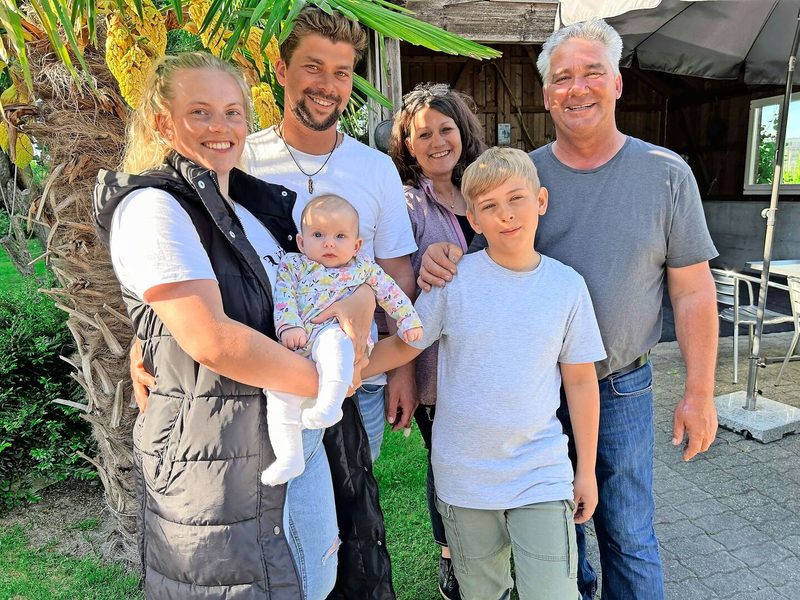 Generationengemeinschaft: Angela mit Alea, Ralph Wehrle, Manuela Wehrle, Nevin und Urs Wehrle. Mailo war im Training und fehlt auf dem Bild (v. l.).