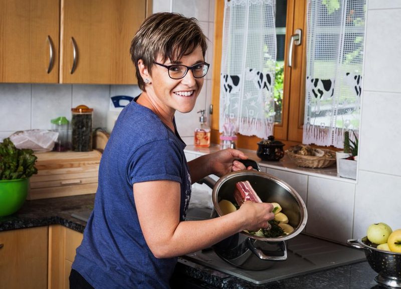 Mit dem Ehemann in der Küche: «Daran könnte man sich gewöhnen», meint die Landfrau