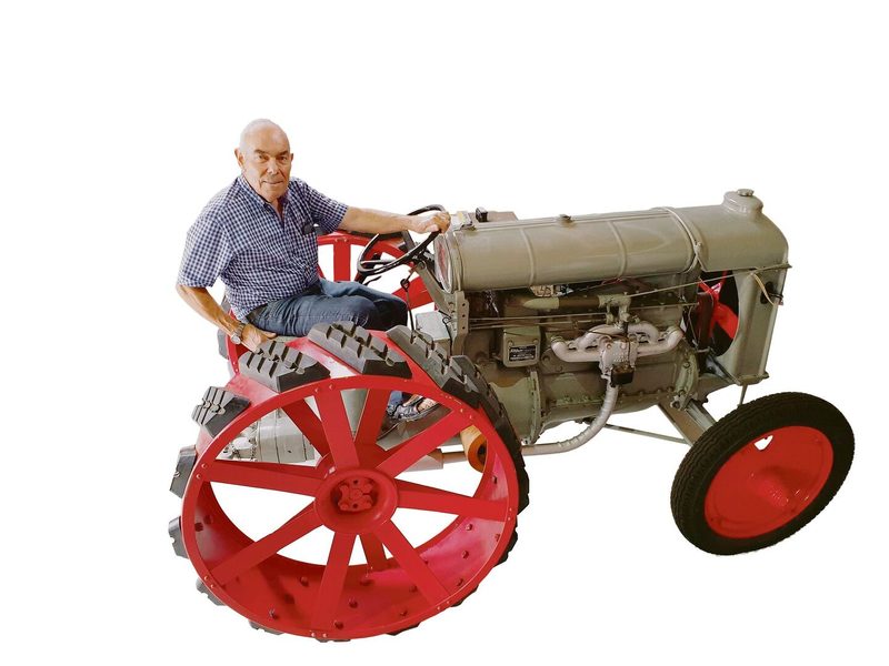 Prachtstück: Paul Müri, Jahrgang 1945, mit seinem Fordson-Traktor, Jahrgang 1927.