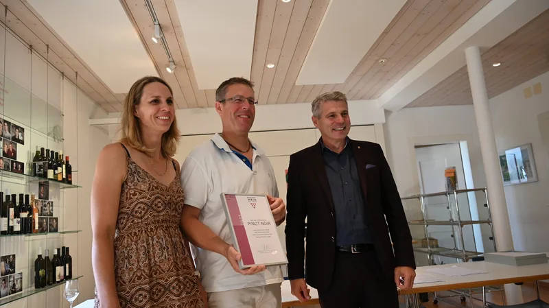 Die Winzer Sandra und Remo Giauque-Kunz gewinnen den Berner Weinwettbewerb