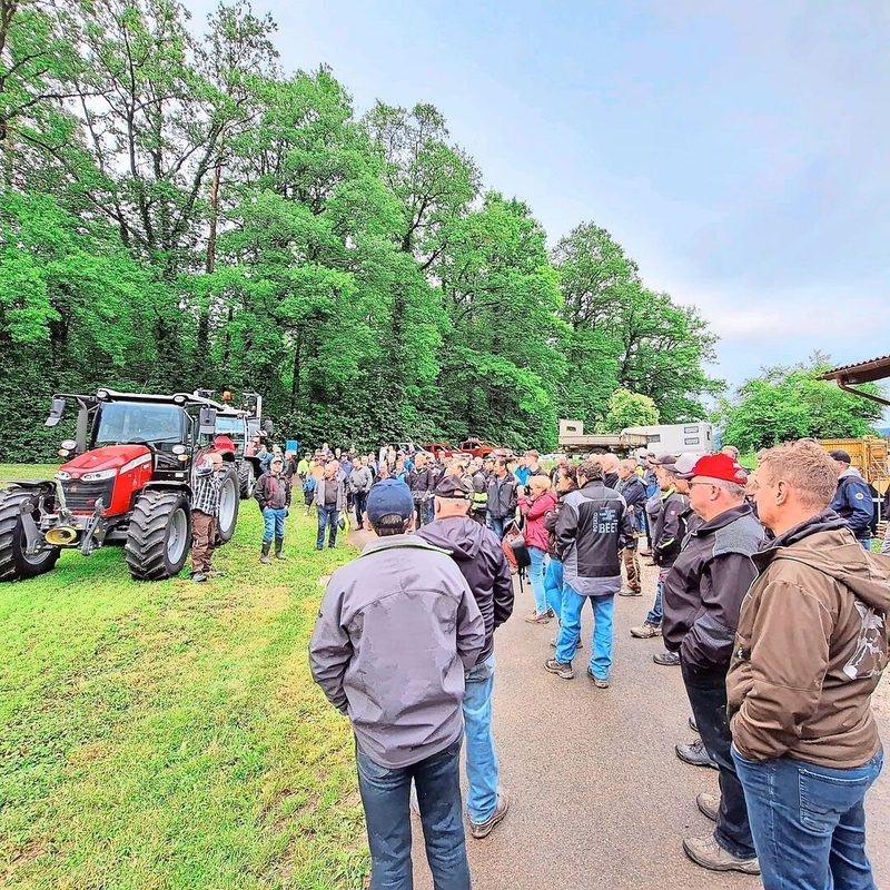 Ostschweizer Rübenpflanzer trafen sich auf dem Betrieb von Patrik Eicher in Basadingen. Dort erhielten sie eins zu eins Tipps für eine erfolgreiche Anbausaison.