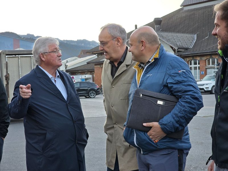 Bundesrat Guy Parmelin besucht den Schlachtviehmarkt in Thun